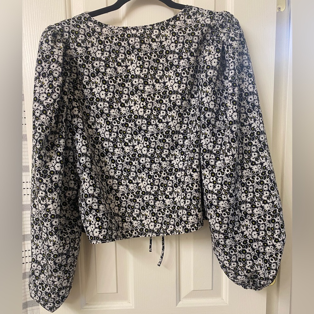Levi's Black and White Floral Puff Long Sleeve Front Tie Blouse Size XL - Picture 10 of 16